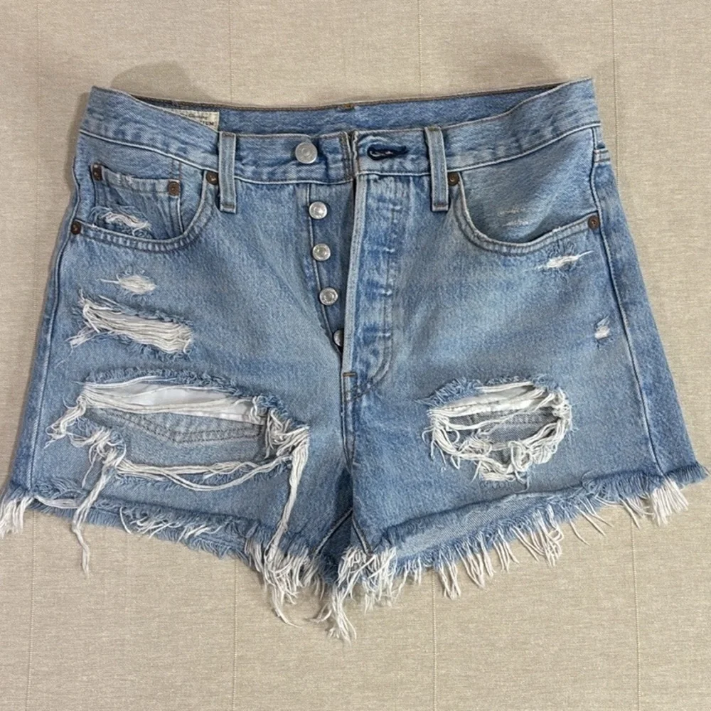 Levi’s Premium 501 Distressed Cutoff Denim Shorts Button Fly Raw Hem W26